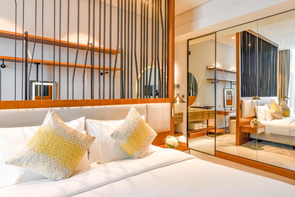 Premium King Room - Image 4