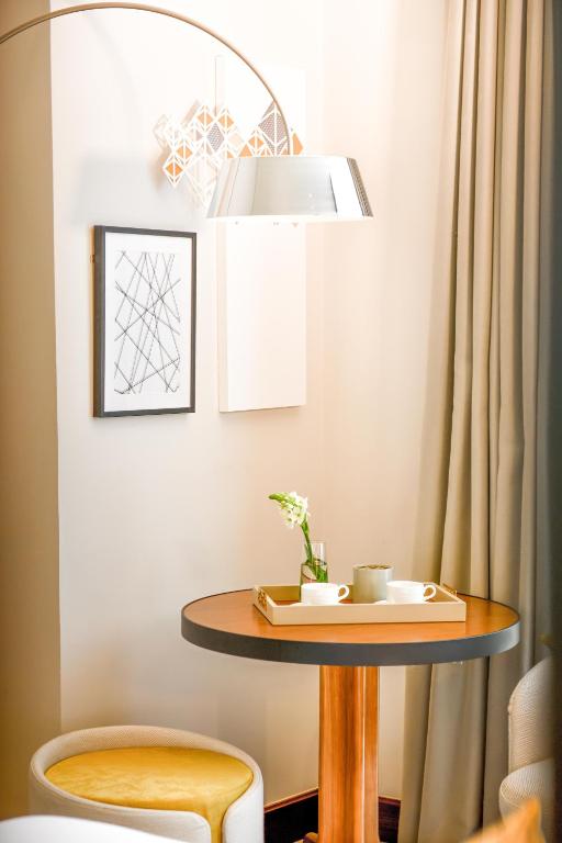 Premium Twin Room - Image 2