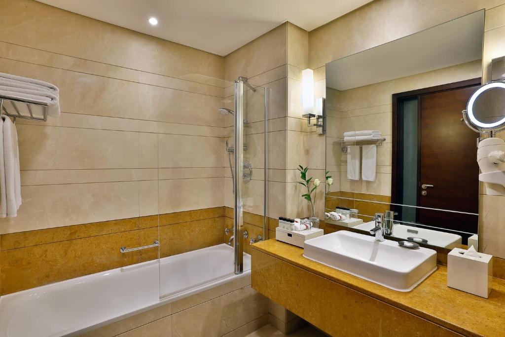 Club King Room - Image 5