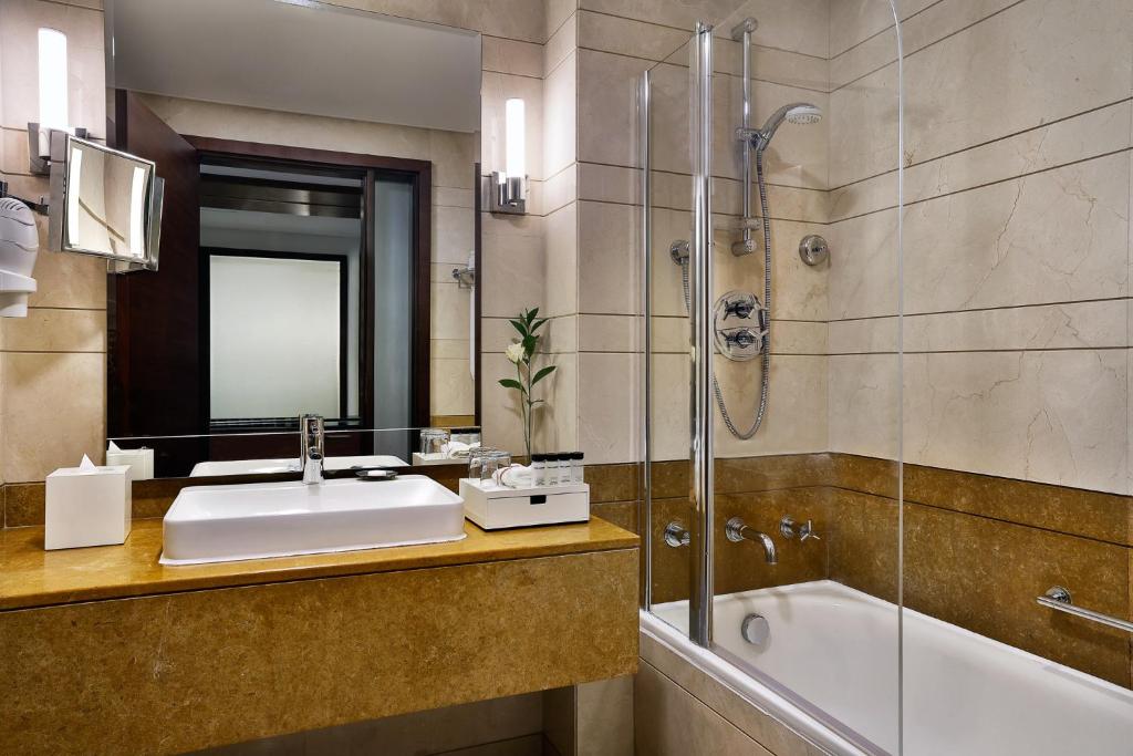 Executive Suite - Image 3