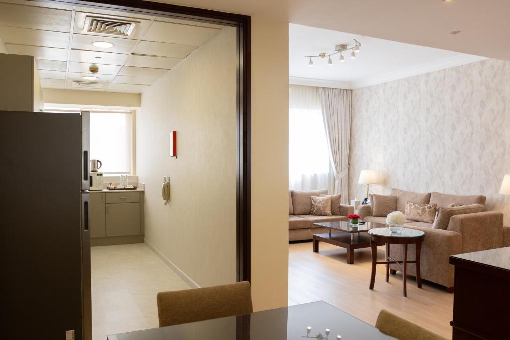 One-Bedroom Apartment with Kitchen - Image 11