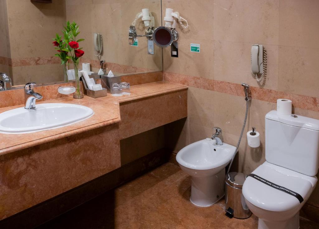 One-Bedroom Apartment with Kitchen - Image 12