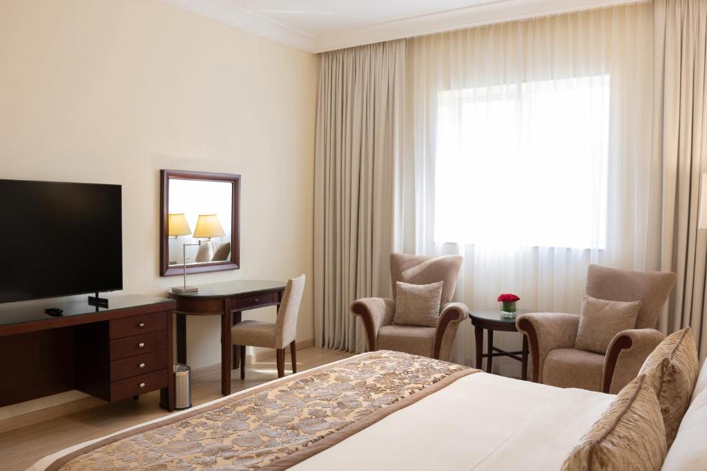 One-Bedroom Apartment with Kitchen - Image 4