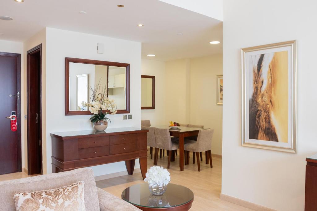 One-Bedroom Apartment with Kitchen - Image 9