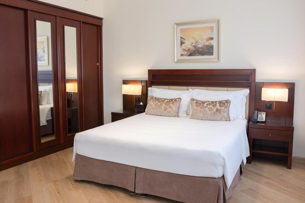 Studio Apartment with Kitchen - Image 2