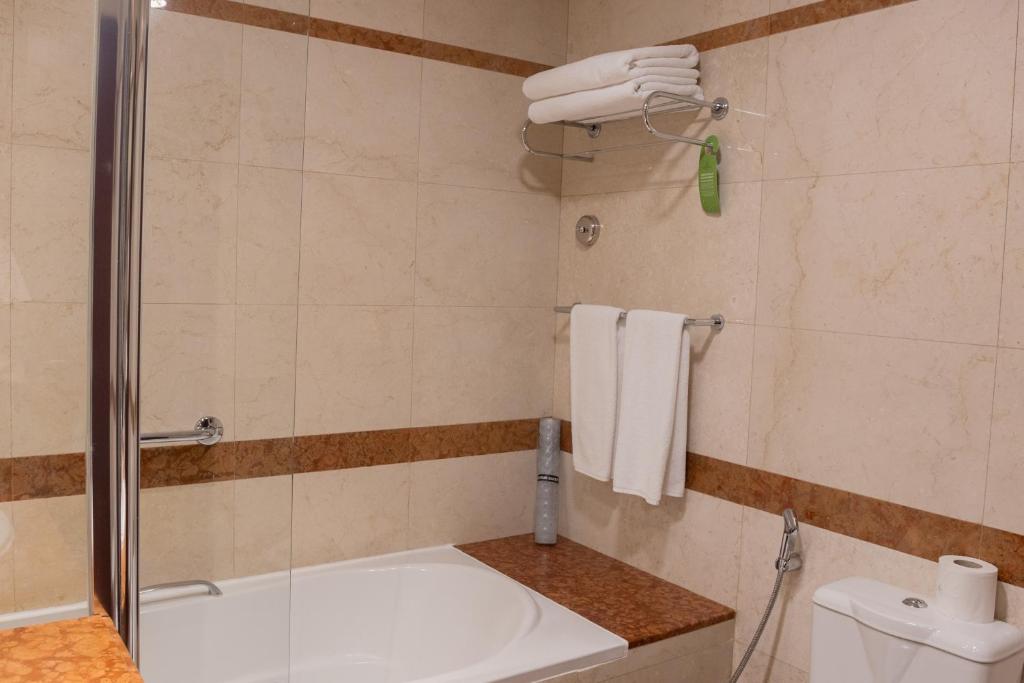 Studio Apartment with Kitchen - Image 11