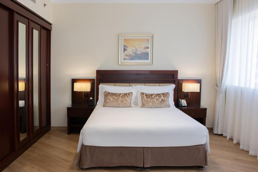 Studio Apartment with Kitchen - Image 3