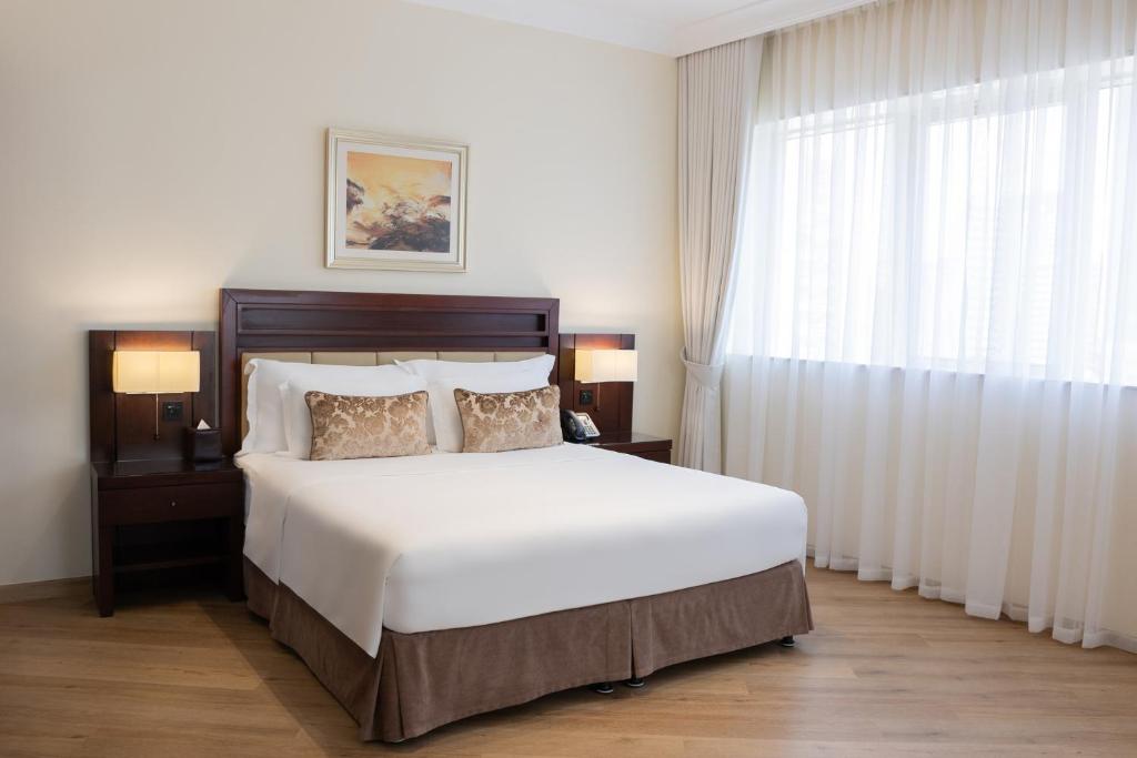 Studio Apartment with Kitchen - Image 4