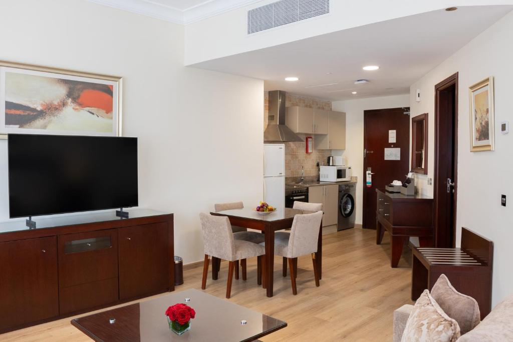 Studio Apartment with Kitchen - Image 5