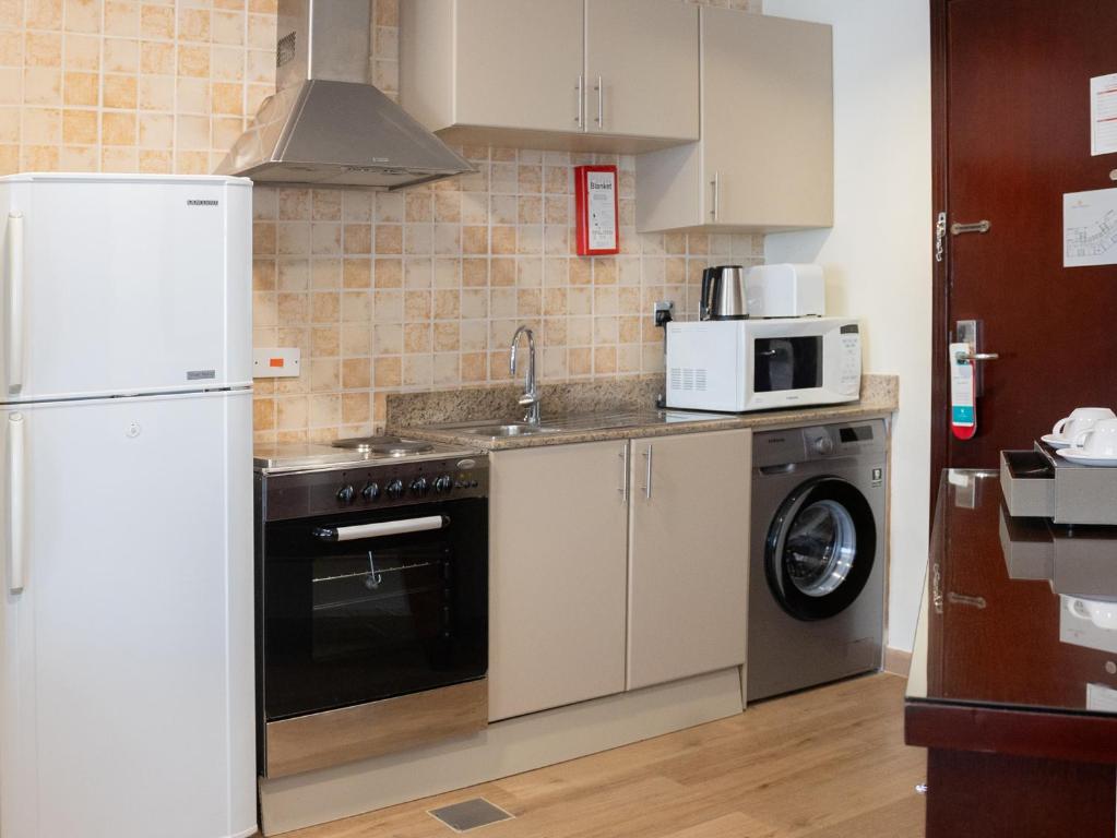 Studio Apartment with Kitchen - Image 7