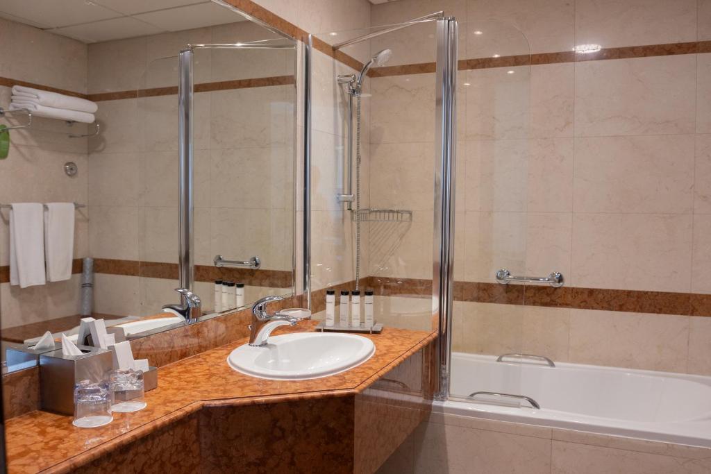 Studio Apartment with Kitchen - Image 9