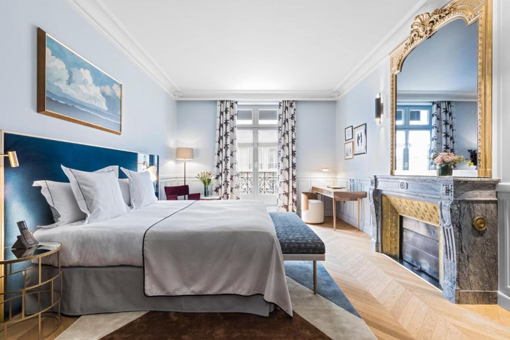 Deluxe Room with Balcony - Image 1