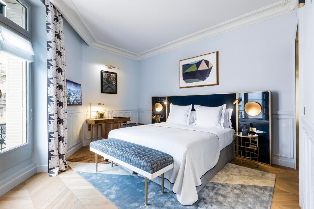 Deluxe Room - Image 2