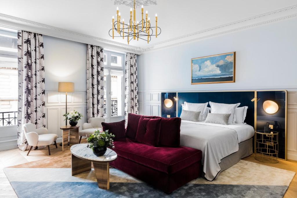 Junior Suite with Balcony - Eiffel Tower View - Image 2