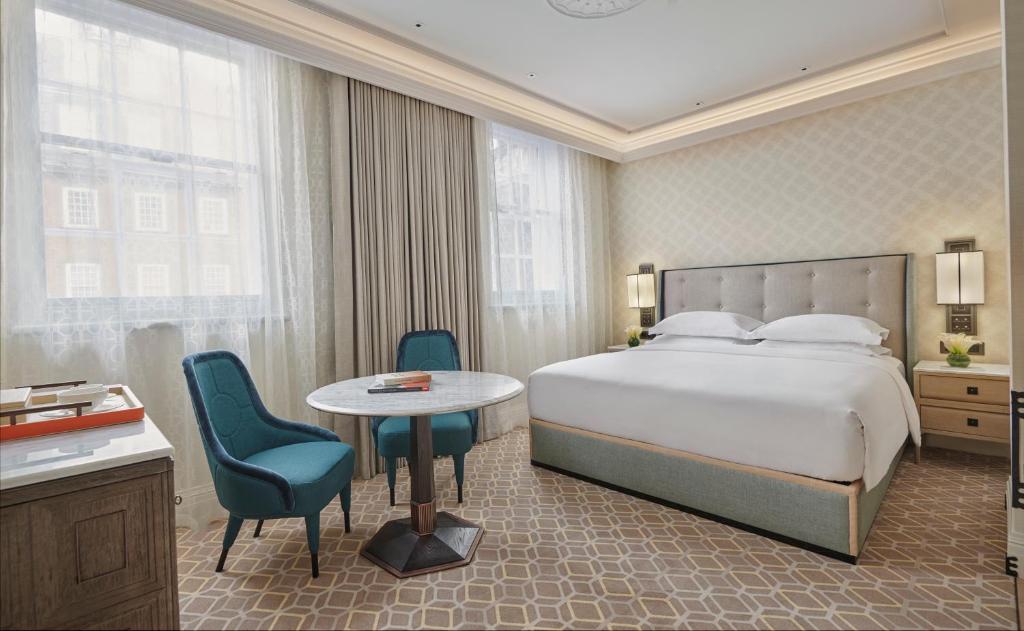Deluxe King Room - Image 1