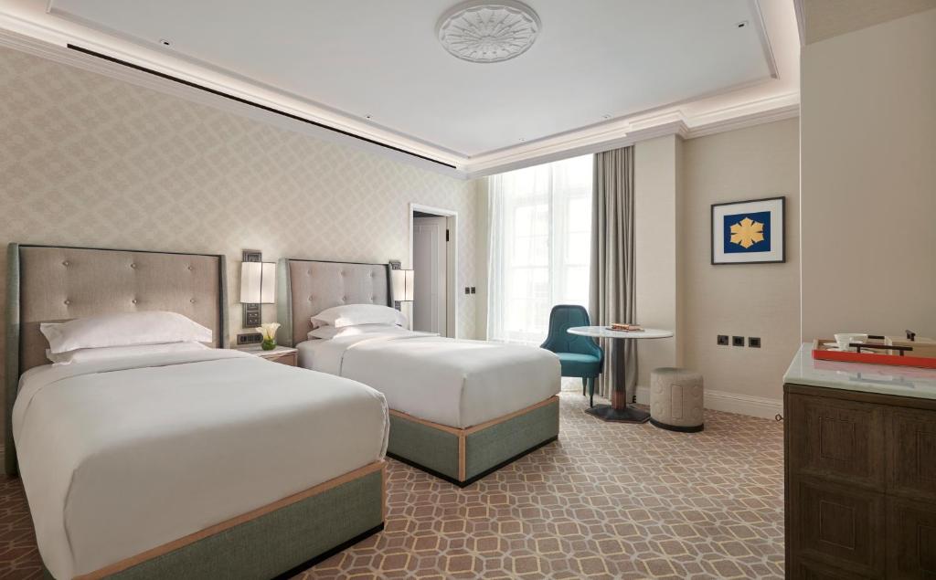 Deluxe Twin Room - Image 4