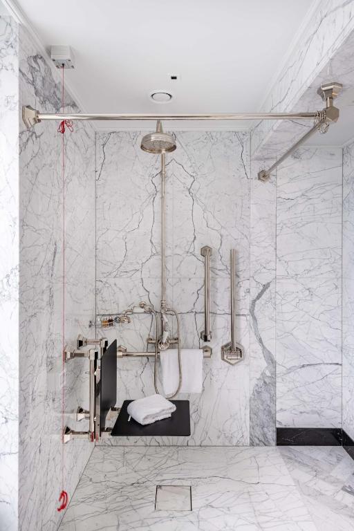 Premium King Room - Disability Access - Image 5