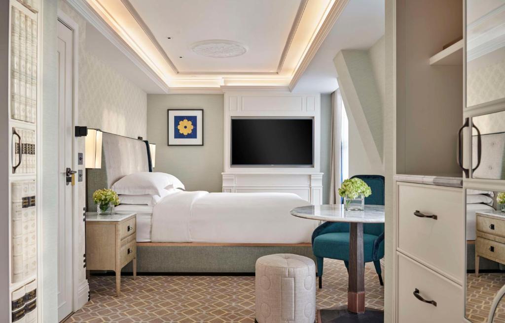 Premium King Room - Image 3