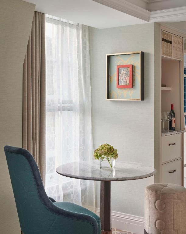 Premium King Room - Image 4
