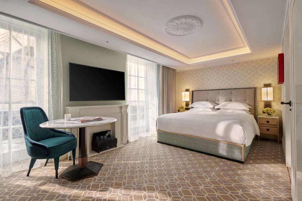 Premium King Room - Image 6