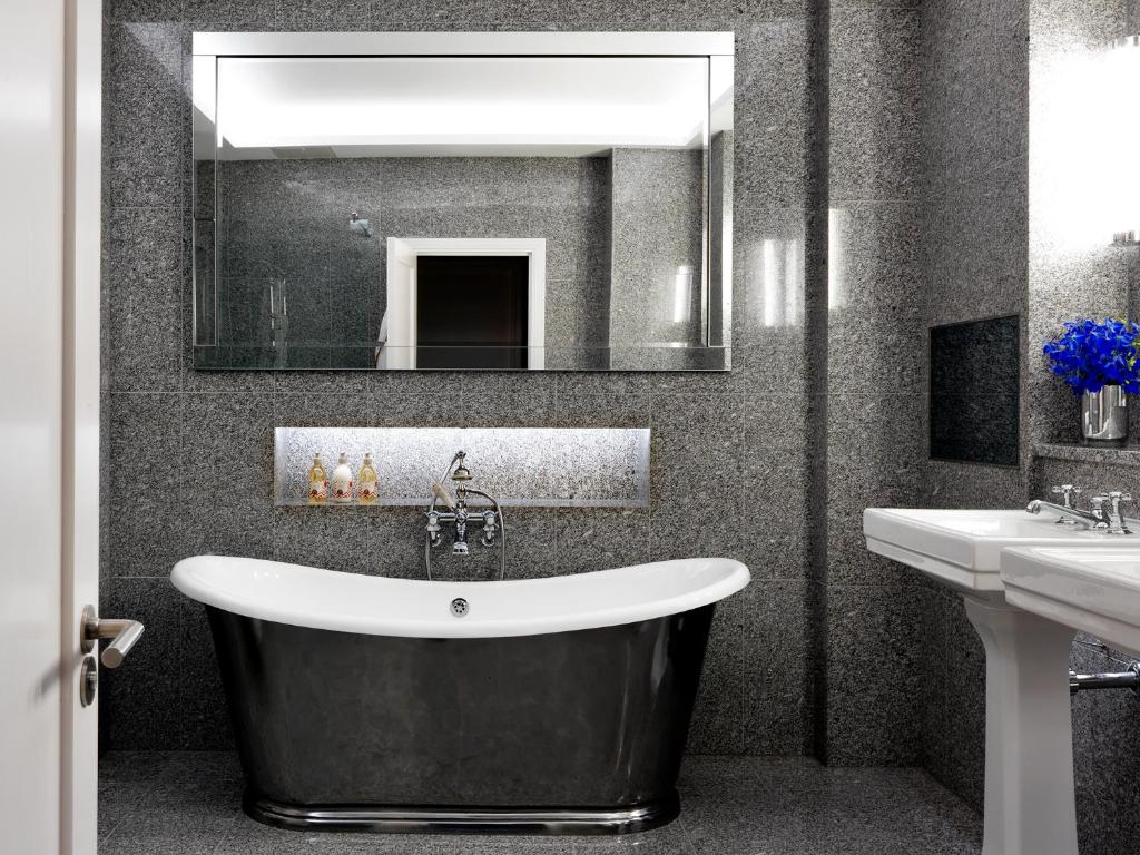 Luxury Junior Suite - Image 9