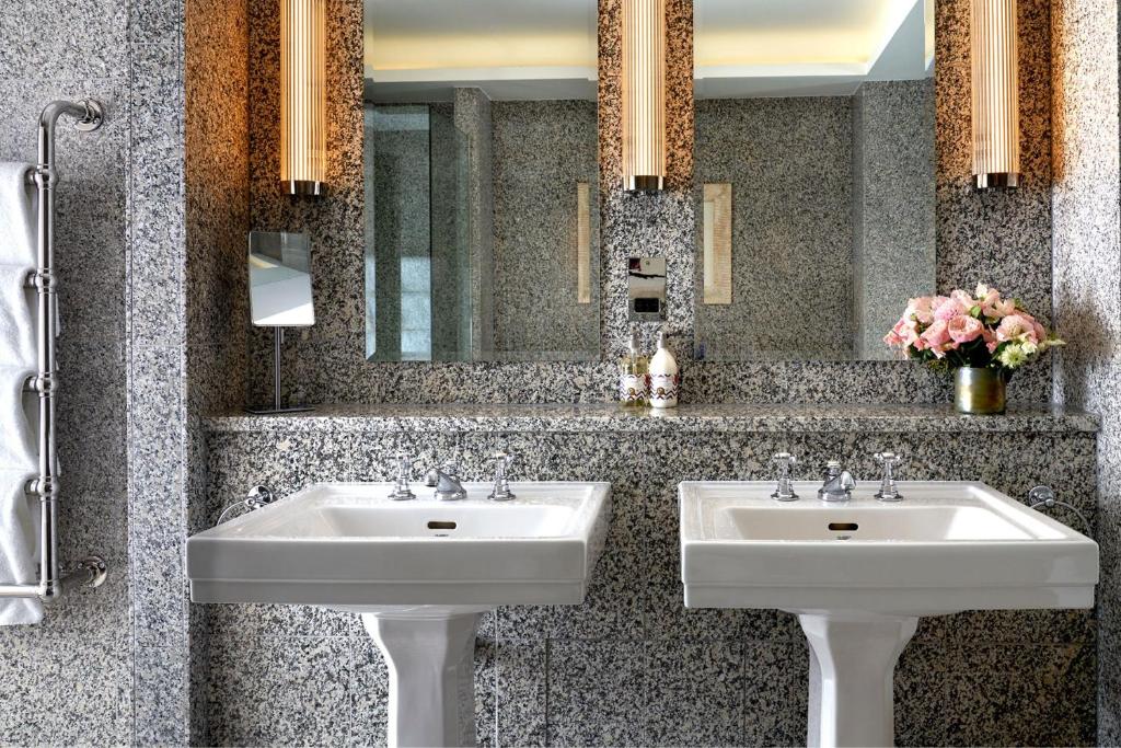 Luxury Room - Image 5