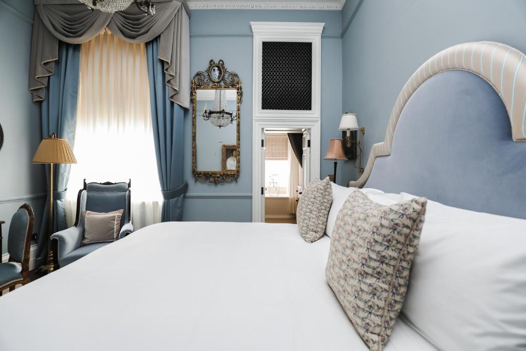 Deluxe Double or Twin Room - Image 1