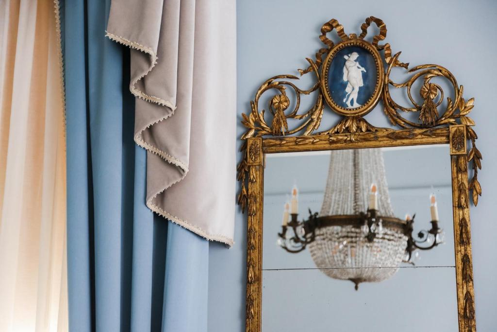 Deluxe Double or Twin Room - Image 8