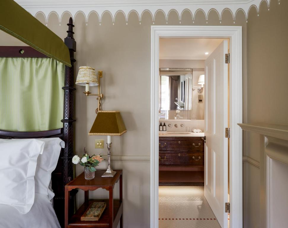 Deluxe Queen Suite - Image 5