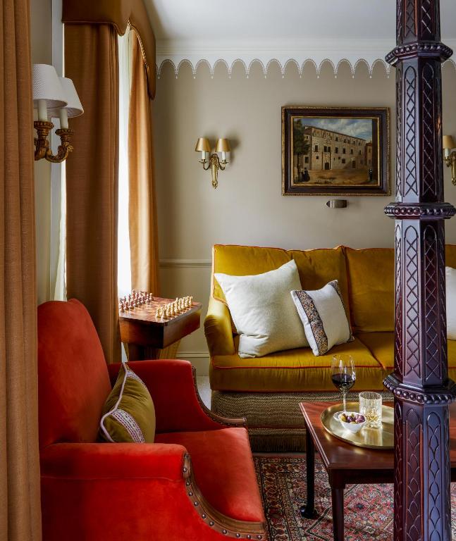 Deluxe Queen Suite - Image 6