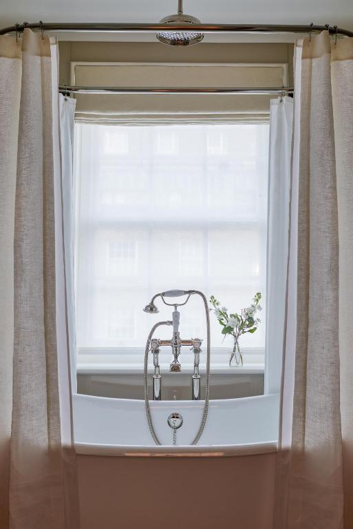 Superior Double or Twin Room - Image 3