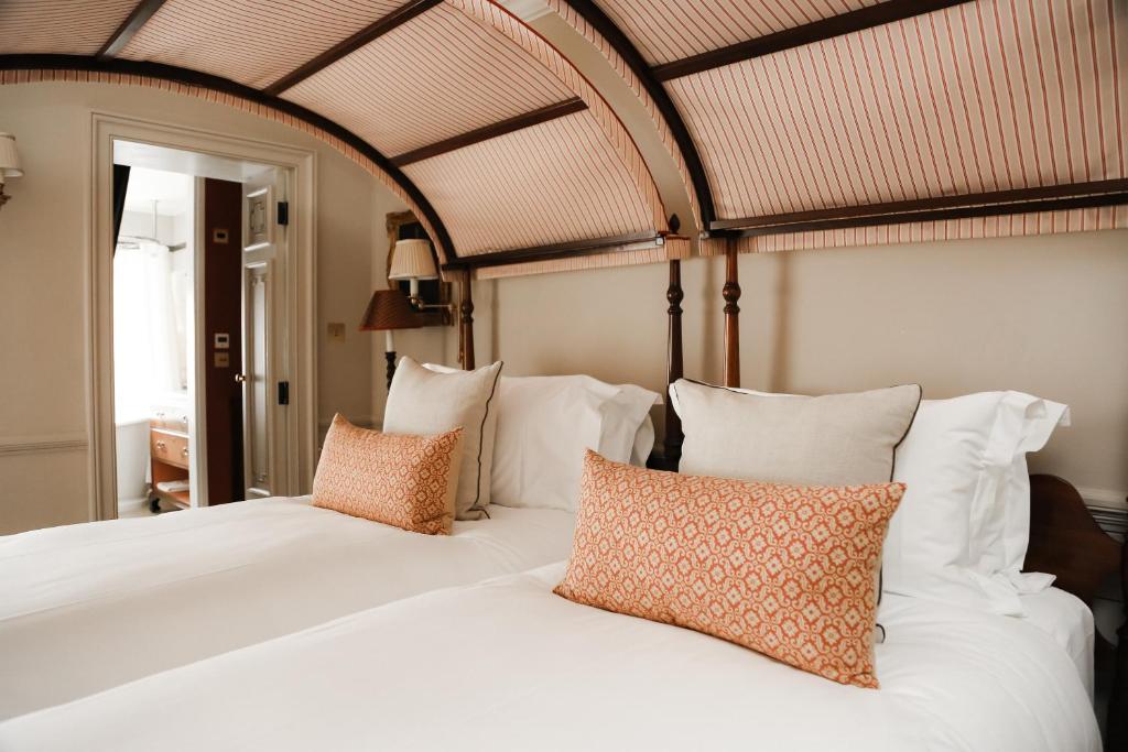 Superior Double or Twin Room - Image 4