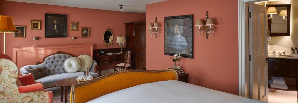 Superior King Room - Image 11