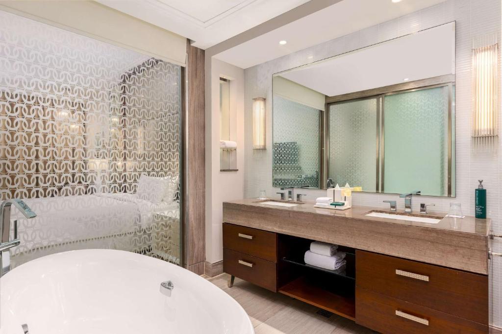 Executive King Room - Image 4