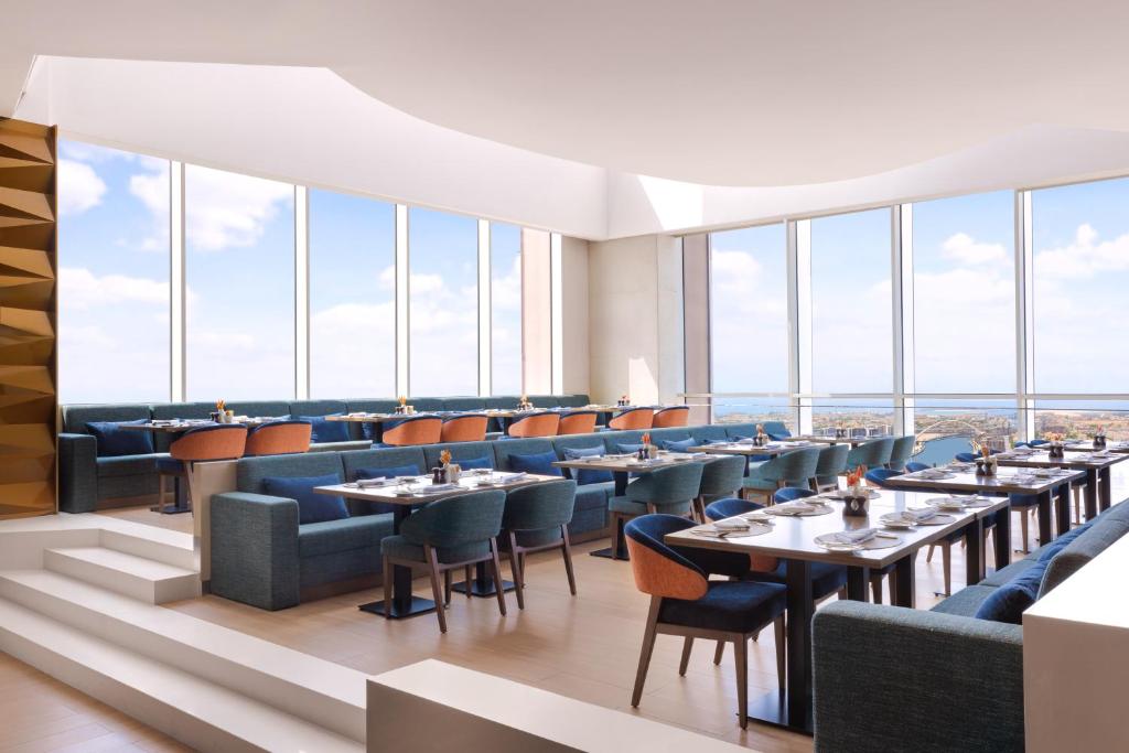 Executive King Suite - Image 2