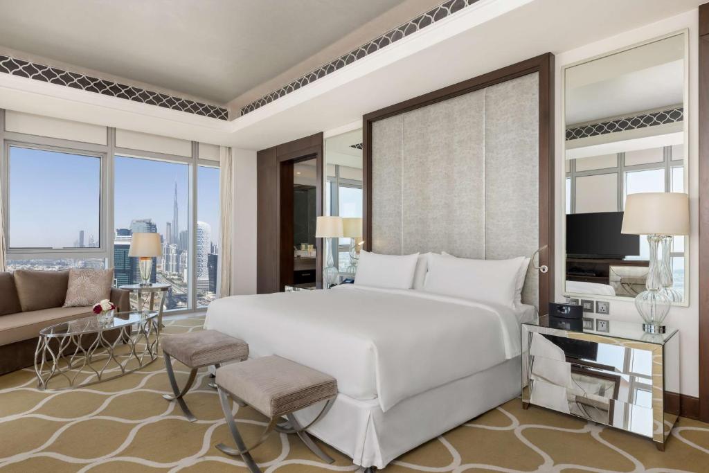 One Bedroom Grand Canal King Suite - Image 7