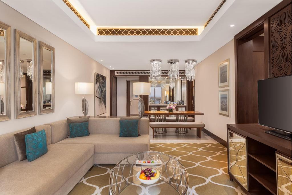Panoramic King Suite - Image 1