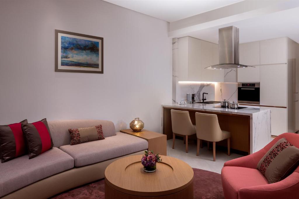 One-Bedroom Apartment with King Bed - Image 1