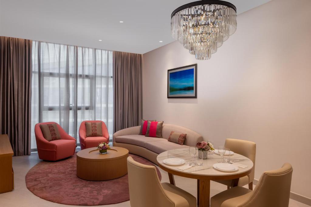 One-Bedroom Apartment with King Bed - Image 8