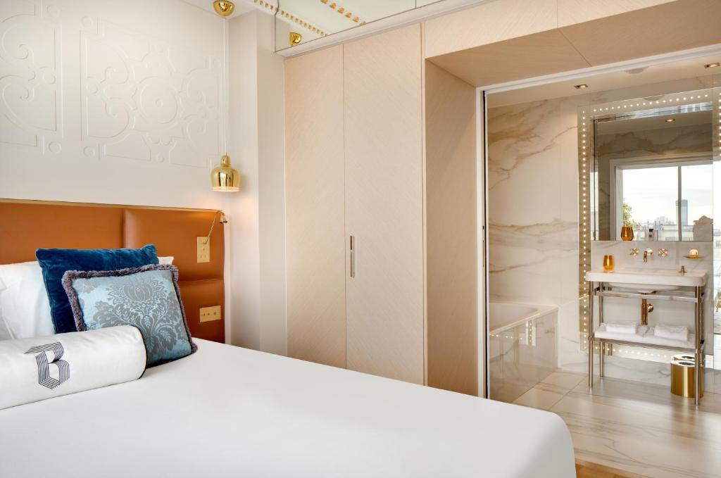 Prestige Suite with Eiffel Tower View - Image 4