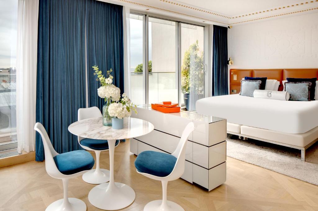 Prestige Suite with Eiffel Tower View - Image 5