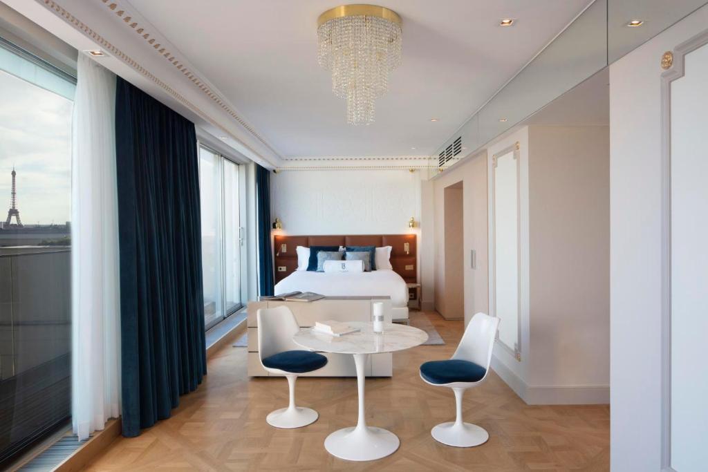 Prestige Suite with Eiffel Tower View - Image 7