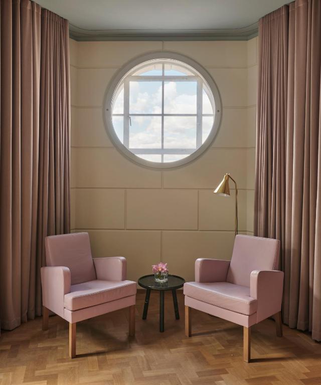Deluxe Suite - Image 3