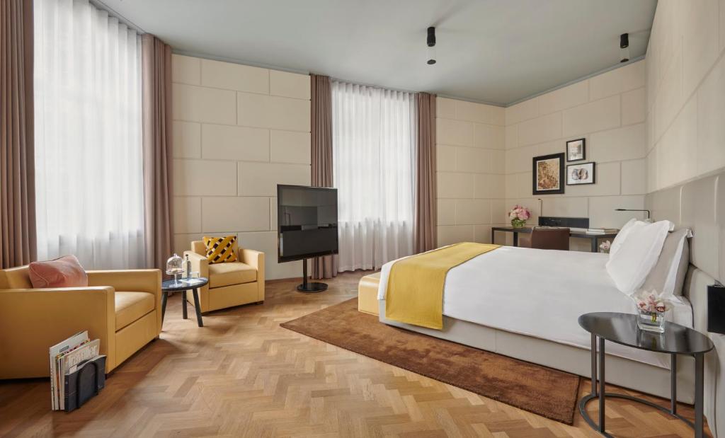 Deluxe Suite - Image 1