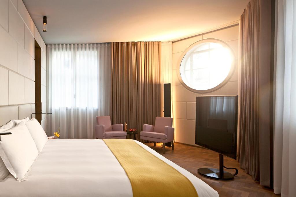 Deluxe Suite - Image 5