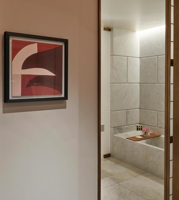 Grand Deluxe King or Twin Room - Image 2