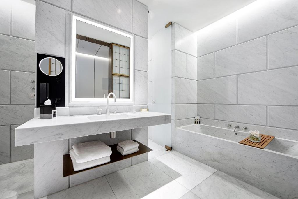 Grand Deluxe King or Twin Room - Image 3