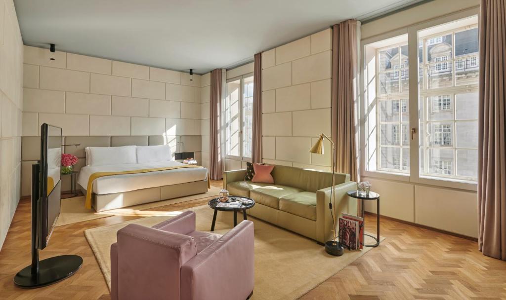 Grand Junior Suite - Image 1