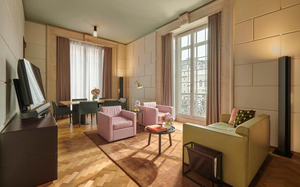 Grand Regent Suite - Image 2