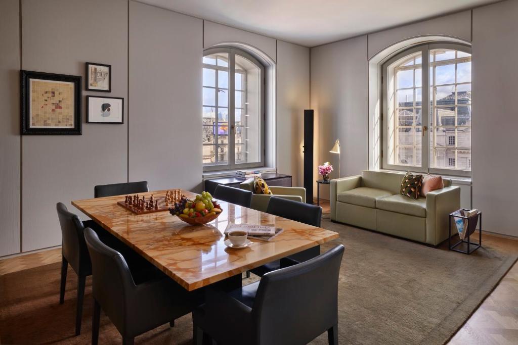 Regent Suite - Image 1